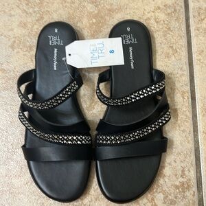 New Time and Tru women’s sandals